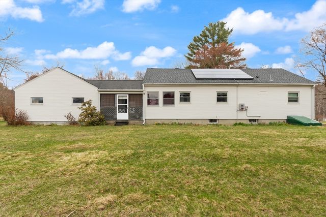 4 Vernon St, Ayer, MA 01432