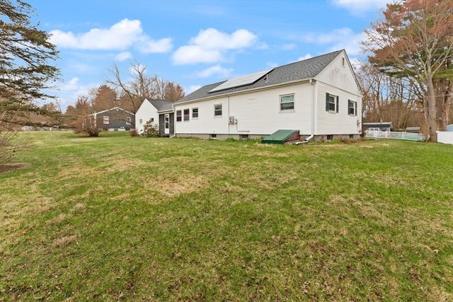 4 Vernon St, Ayer, MA 01432