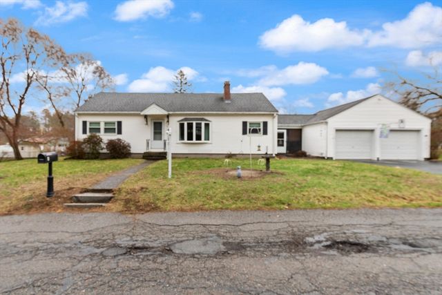 4 Vernon St, Ayer, MA 01432