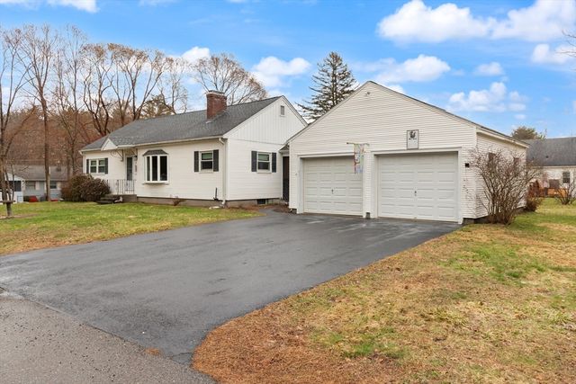 4 Vernon St, Ayer, MA 01432