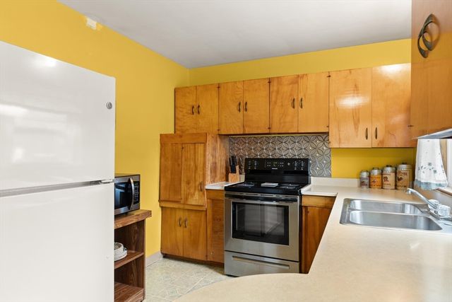 4 Vernon St, Ayer, MA 01432