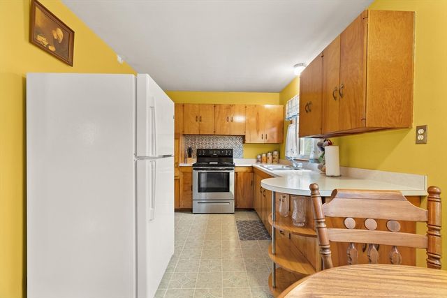 4 Vernon St, Ayer, MA 01432