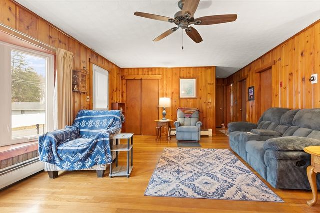 4 Vernon St, Ayer, MA 01432