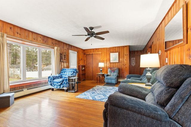 4 Vernon St, Ayer, MA 01432