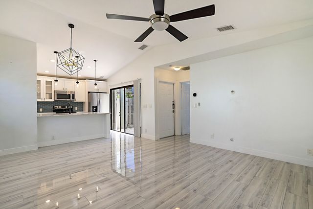 22354 Pineapple Walk Drive, Boca Raton, FL 33433