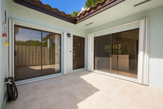 22354 Pineapple Walk Drive, Boca Raton, FL 33433