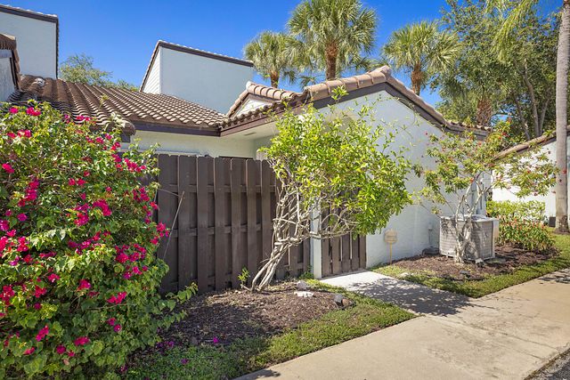 22354 Pineapple Walk Drive, Boca Raton, FL 33433