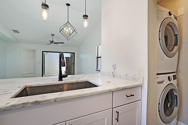 22354 Pineapple Walk Drive, Boca Raton, FL 33433