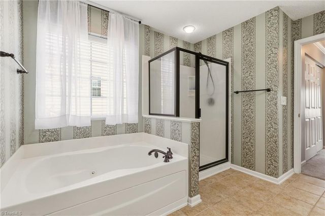 105 Creeks Edge Court, Clemmons, NC 27012