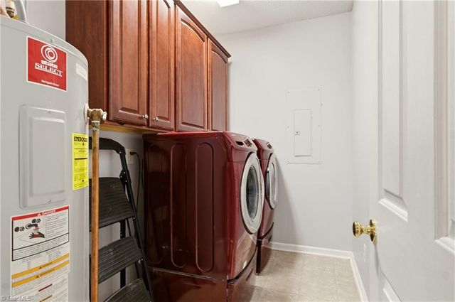 105 Creeks Edge Court, Clemmons, NC 27012