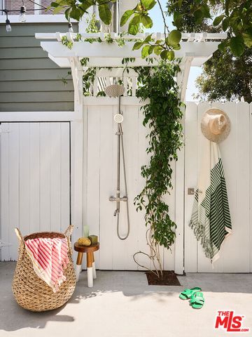 2704 3rd Street, Santa Monica, CA 90405