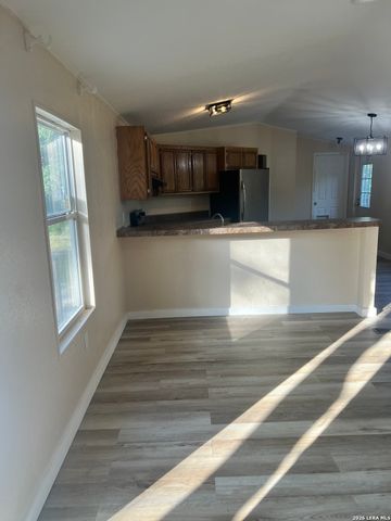 149 LONGHORN RD, Stockdale, TX 78160