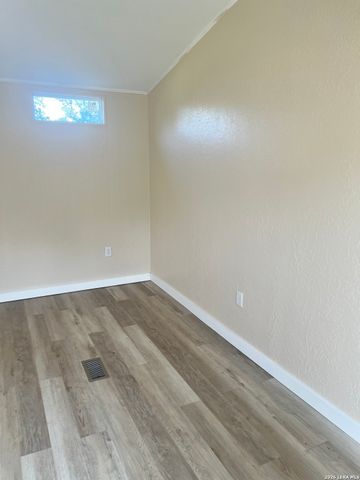 149 LONGHORN RD, Stockdale, TX 78160
