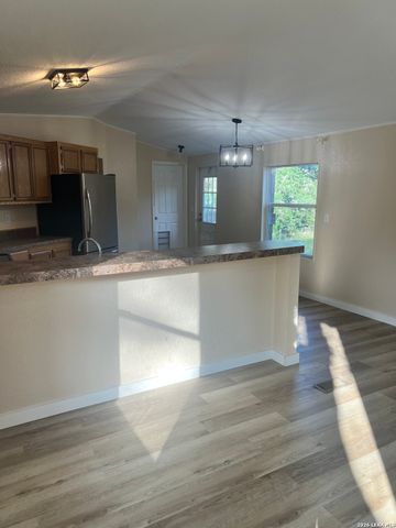 149 LONGHORN RD, Stockdale, TX 78160