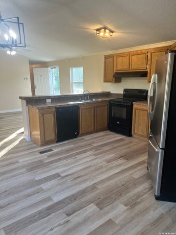 149 LONGHORN RD, Stockdale, TX 78160