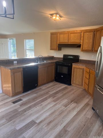 149 LONGHORN RD, Stockdale, TX 78160