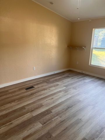 149 LONGHORN RD, Stockdale, TX 78160
