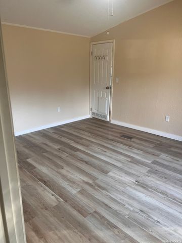 149 LONGHORN RD, Stockdale, TX 78160