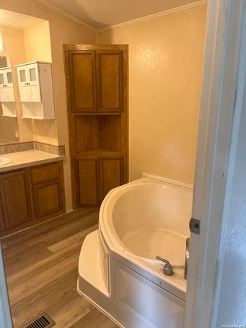 149 LONGHORN RD, Stockdale, TX 78160