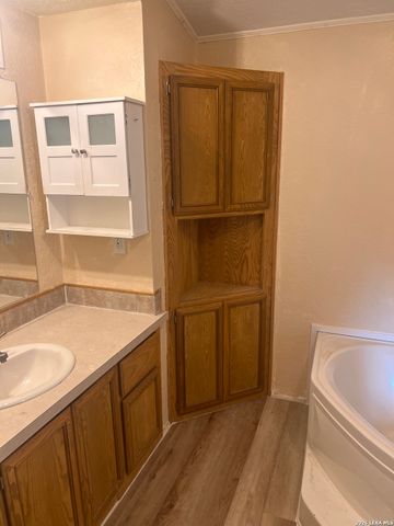 149 LONGHORN RD, Stockdale, TX 78160