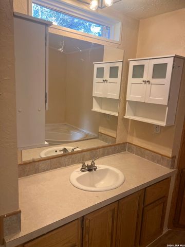 149 LONGHORN RD, Stockdale, TX 78160