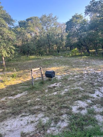 149 LONGHORN RD, Stockdale, TX 78160