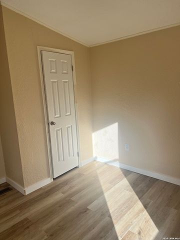 149 LONGHORN RD, Stockdale, TX 78160