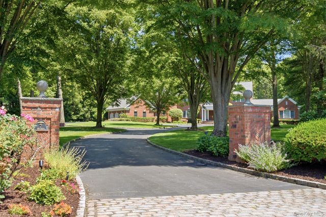 7 Fairway Court, Upper Brookville, NY 11771