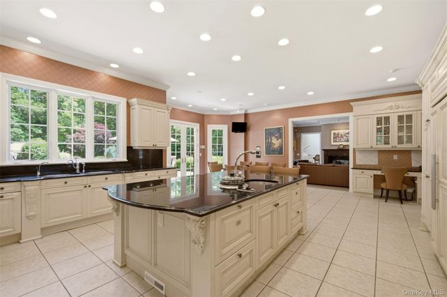 7 Fairway Court, Upper Brookville, NY 11771