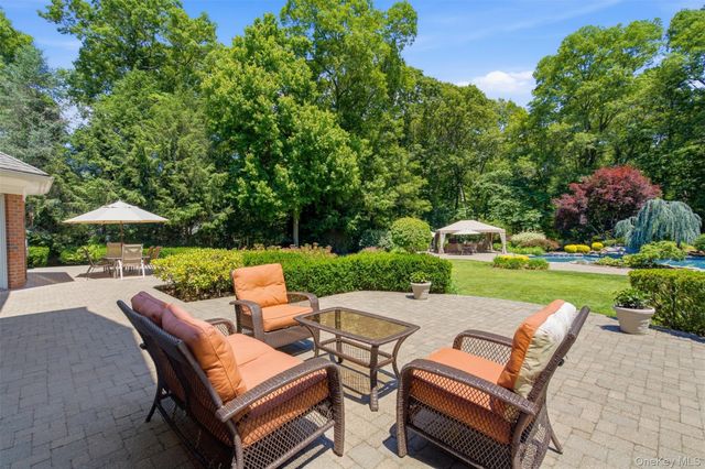 7 Fairway Court, Upper Brookville, NY 11771