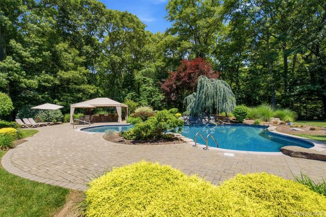 7 Fairway Court, Upper Brookville, NY 11771