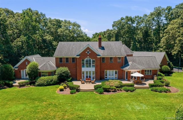 7 Fairway Court, Upper Brookville, NY 11771
