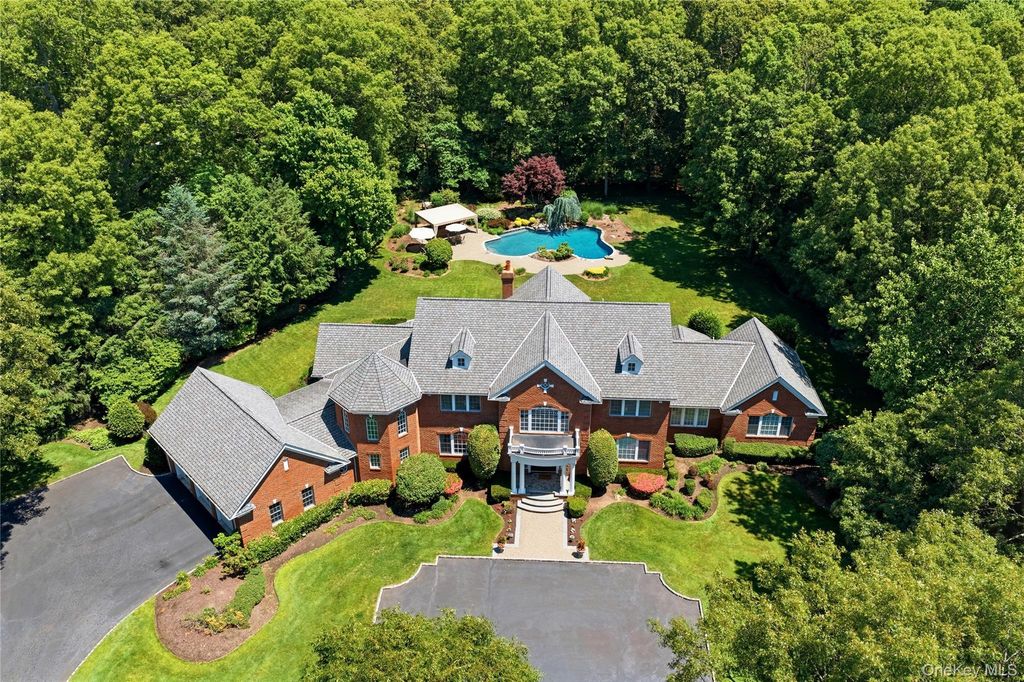 7 Fairway Court, Upper Brookville, NY 11771