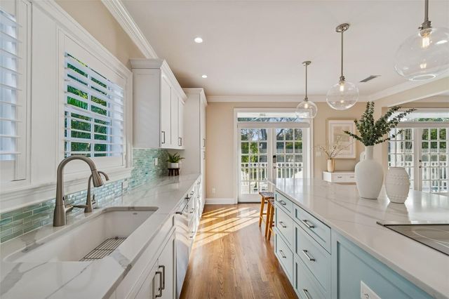 5004 W LEONA STREET, Tampa, FL 33629