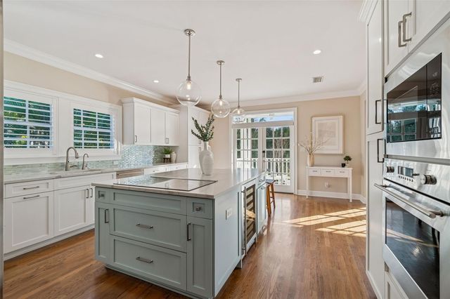 5004 W LEONA STREET, Tampa, FL 33629