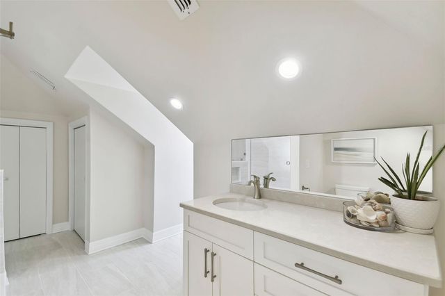 5004 W LEONA STREET, Tampa, FL 33629