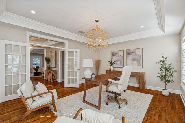 5004 W LEONA STREET, Tampa, FL 33629