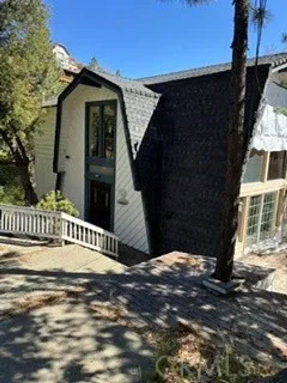 1083 Nadelhorn Drive, Lake Arrowhead, CA 92352