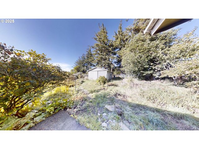 2537 PORT ORFORD LOOP Rd, Port Orford, OR 97465