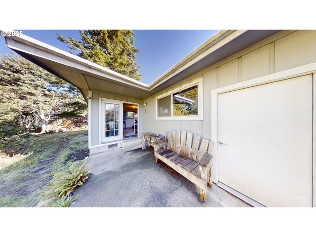 2537 PORT ORFORD LOOP Rd, Port Orford, OR 97465