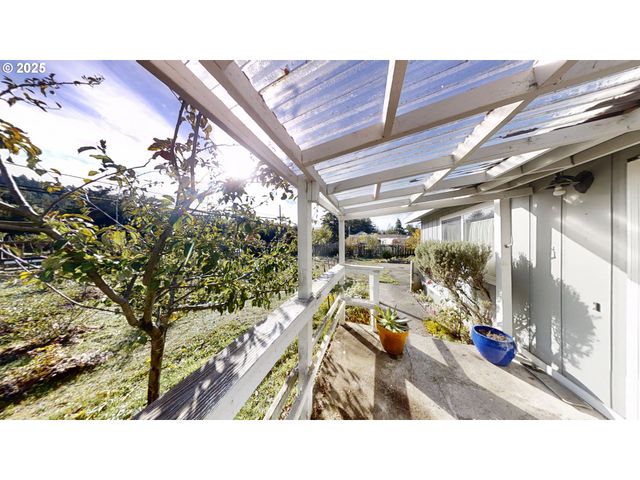 2537 PORT ORFORD LOOP Rd, Port Orford, OR 97465