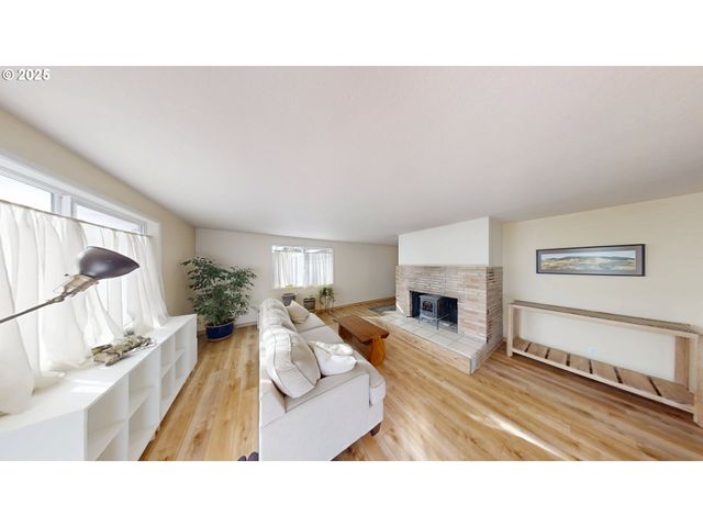 2537 PORT ORFORD LOOP Rd, Port Orford, OR 97465