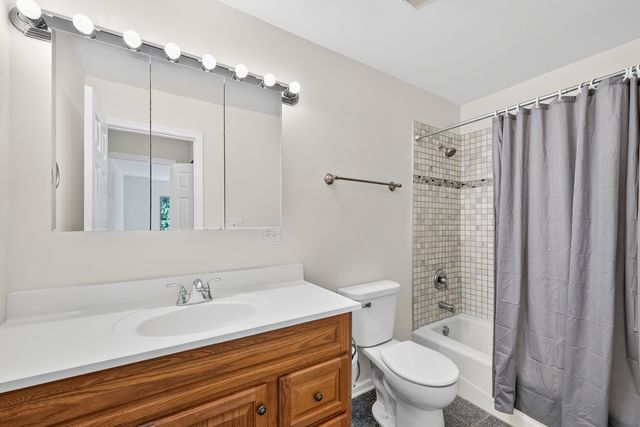 715 W Central Road C1, Mount Prospect, IL 60056