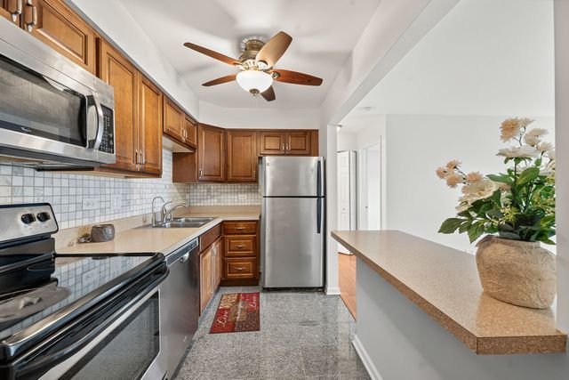 715 W Central Road C1, Mount Prospect, IL 60056