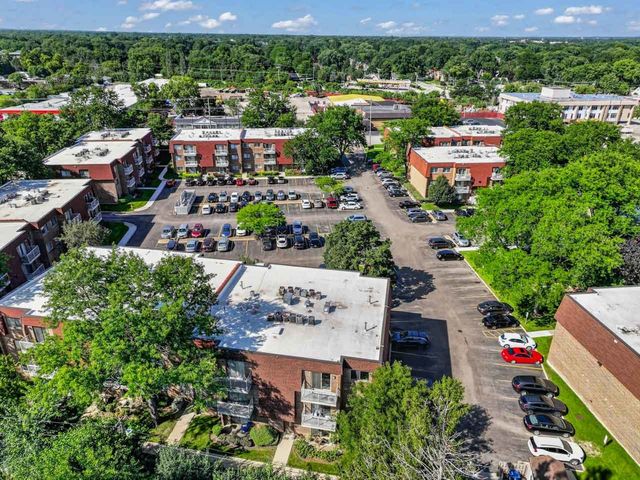 715 W Central Road C1, Mount Prospect, IL 60056
