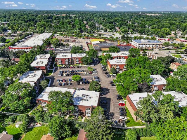 715 W Central Road C1, Mount Prospect, IL 60056