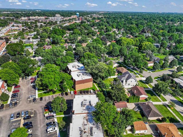 715 W Central Road C1, Mount Prospect, IL 60056
