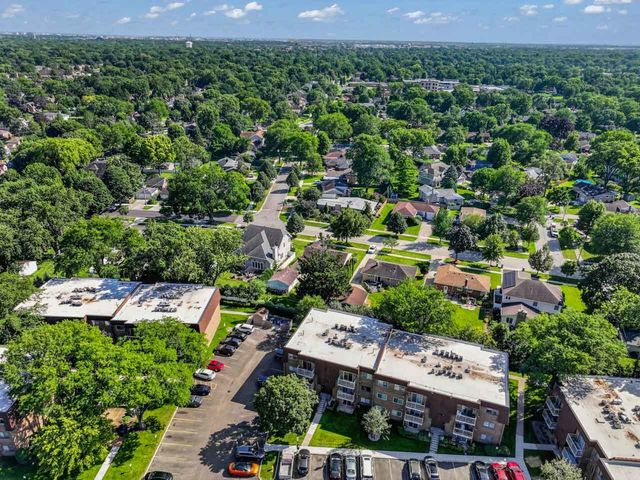 715 W Central Road C1, Mount Prospect, IL 60056