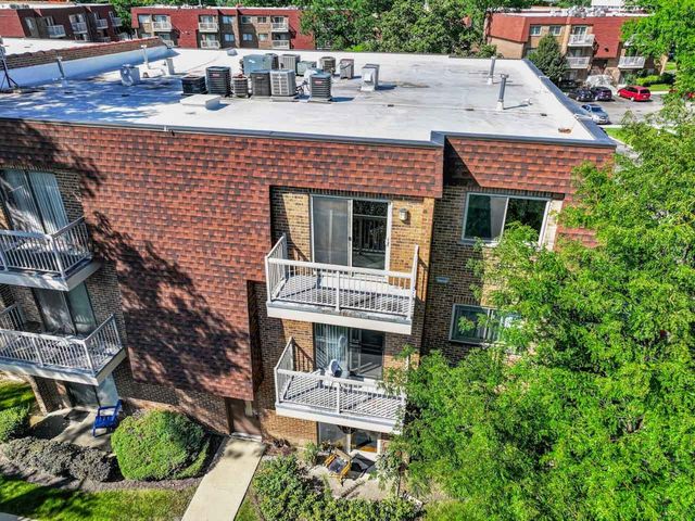 715 W Central Road C1, Mount Prospect, IL 60056