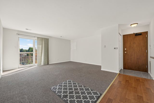 715 W Central Road C1, Mount Prospect, IL 60056